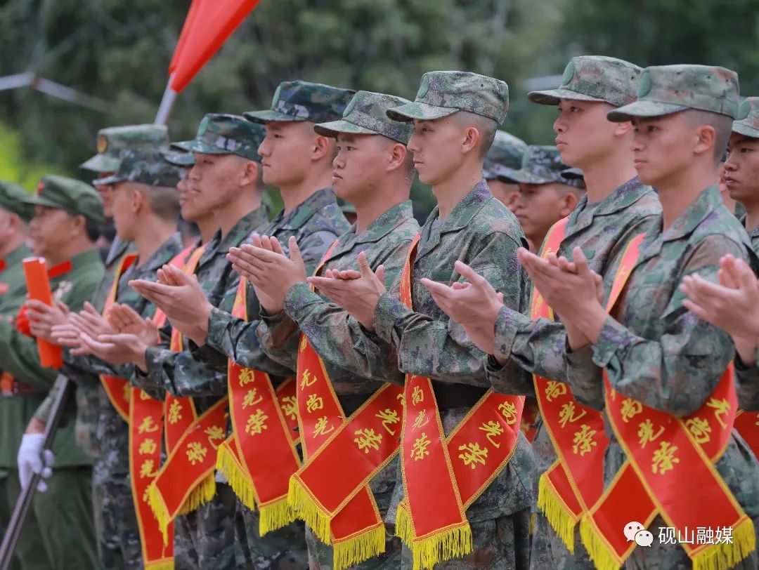 砚山县举行2023年下半年新兵出征欢送仪式