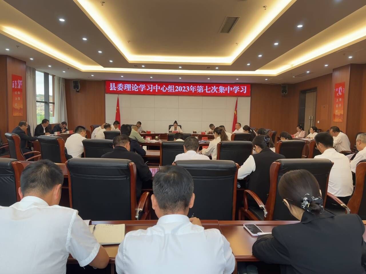 砚山县委理论学习中心组举行2023年第七次集中学习